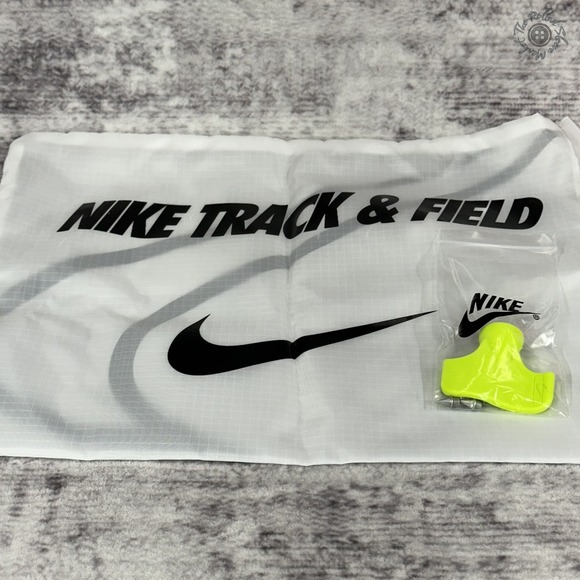 Athletic_Shoes